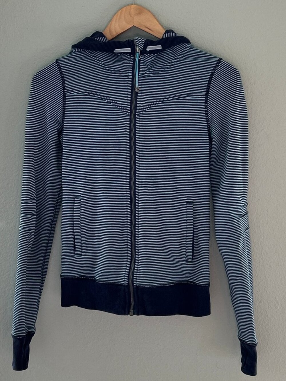 LULULEMON ~ Scuba Hoodie Jacket ~ Navy Striped ~ 4 / 6
